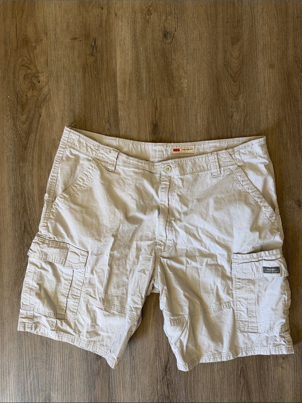 Men's Wrangler Cargo Shorts in Light Beige - Casual Everyday Style